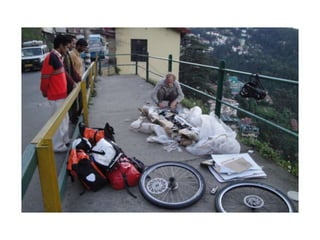 Petit col à vélo. Pendantque le tandem est en réparation…Portage du tandem et des bagages:il n’y a plus de routeà cause des glissements de terrainLachulungLaTaglangLaKardungLaBaracha LaNakeelaLaKunzam LaFotuLa5000 mNamikaLaZojiLaSarchuPangAlchi4000 mNakoLosarKazaMulbeckhLehPatseoLamayuruGramphooUpshiSaspolPoohDrass3000 mTaboNarkandaKeylongKargillSonmargRecong PeoShimlavélo / tandem2000 mManaliLe roulement à billedu pédalier casse, demi tour en bus jusque Manali et ensuite jusque LehSrinagar… on s’occupe comme on peutJeoriportage tandemRampurbus / jeep