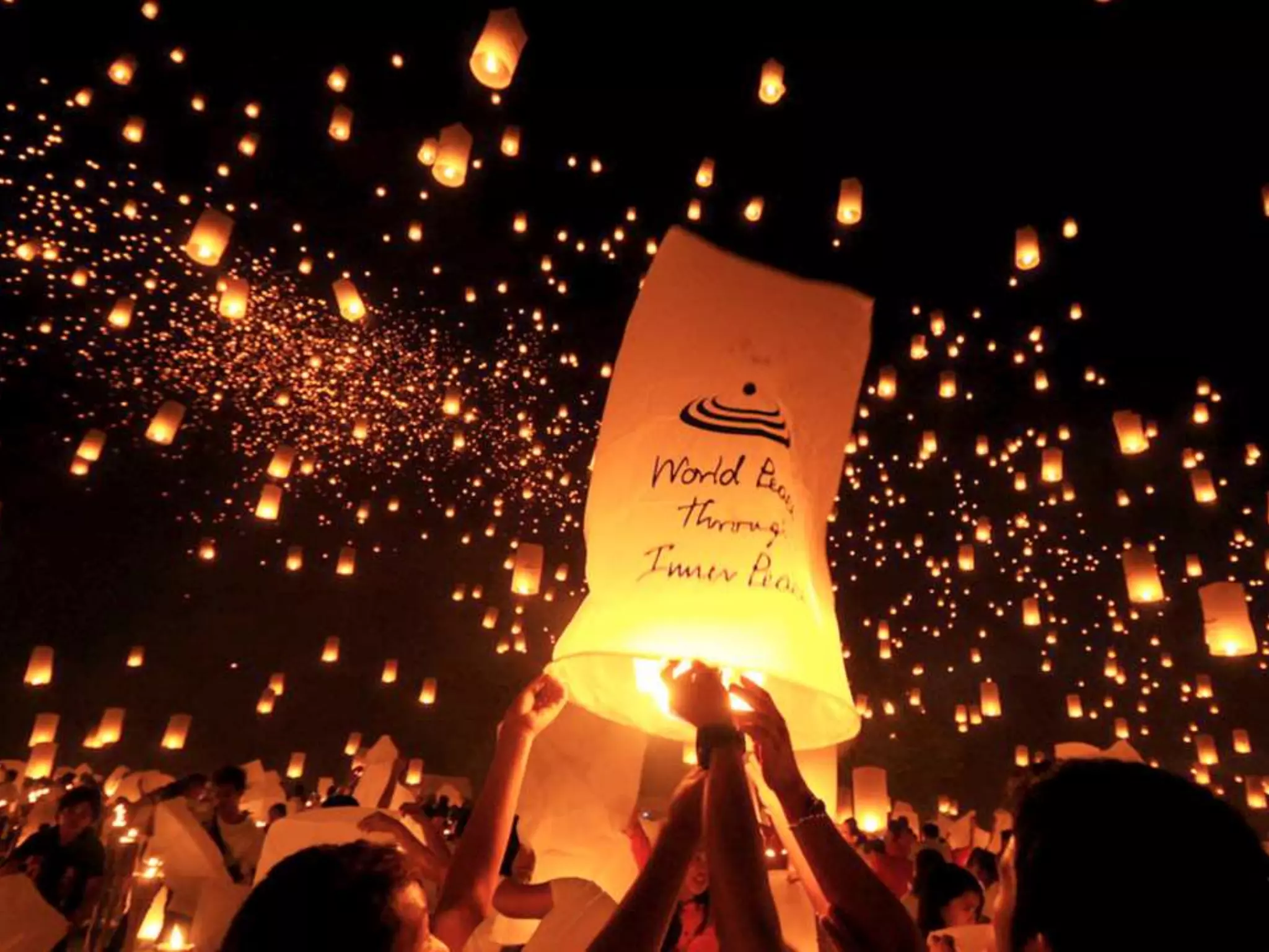 Title Slide 
GO BE AWESOME 
(and don’t waste people’s time) 
Mark Horoszowski of MovingWorlds.org 
@Experteering | mark@movingworlds.org 
