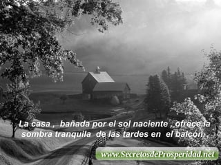 La casa ,  bañada por el sol naciente , ofrece la sombra tranquila  de las tardes en  el balcón.   