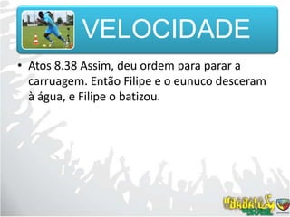 Atos 8.38 Assim, deu ordem para parar a carruagem. Então Filipe e o eunuco desceram à água, e Filipe o batizou.