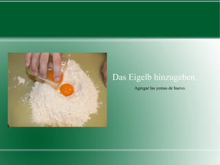 Das Eigelb hinzugeben. Agregar las yemas de huevo.  