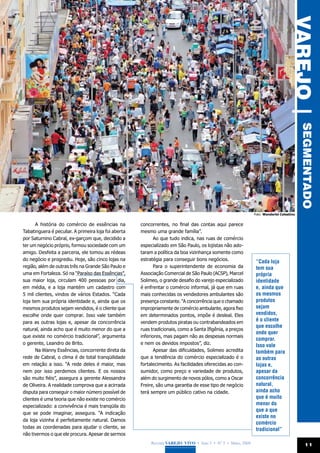 varejo |
                                                                                                                                         segmentado
                                                                                                             Foto: Wanderlei Celestino


      A história do comércio de essências na          concorrentes, no final das contas aqui parece
Tabatinguera é peculiar. A primeira loja foi aberta   mesmo uma grande família”.
por Saturnino Cabral, ex-garçom que, decidido a              Ao que tudo indica, nas ruas de comércio
ter um negócio próprio, formou sociedade com um       especializado em São Paulo, os lojistas não ado-
amigo. Desfeita a parceria, ele tomou as rédeas       taram a política da boa vizinhança somente como
do negócio e progrediu. Hoje, são cinco lojas na      estratégia para conseguir bons negócios.                “Cada loja
região, além de outras três na Grande São Paulo e            Para o superintendente de economia da            tem sua
uma em Fortaleza. Só na “Paraíso das Essências”,      Associação Comercial de São Paulo (ACSP), Marcel        própria
sua maior loja, circulam 400 pessoas por dia,         Solimeo, o grande desafio do varejo especializado       identidade
em média, e a loja mantém um cadastro com             é enfrentar o comércio informal, já que em ruas         e, ainda que
5 mil clientes, vindos de vários Estados. “Cada       mais conhecidas os vendedores ambulantes são            os mesmos
loja tem sua própria identidade e, ainda que os       presença constante. “A concorrência que o chamado       produtos
mesmos produtos sejam vendidos, é o cliente que       impropriamente de comércio ambulante, agora fixo        sejam
escolhe onde quer comprar. Isso vale também           em determinados pontos, impõe é desleal. Eles           vendidos,
para as outras lojas e, apesar da concorrência        vendem produtos piratas ou contrabandeados em
                                                                                                              é o cliente
                                                                                                              que escolhe
natural, ainda acho que é muito menor do que a        ruas tradicionais, como a Santa Ifigênia, a preços
                                                                                                              onde quer
que existe no comércio tradicional”, argumenta        inferiores, mas pagam não as despesas normais
                                                                                                              comprar.
o gerente, Leandro de Brito.                          e nem os devidos impostos”, diz.                        Isso vale
      Na Wanny Essências, concorrente direta da              Apesar das dificuldades, Solimeo acredita        também para
rede de Cabral, o clima é de total tranqüilidade      que a tendência do comércio especializado é o           as outras
em relação a isso. “A rede deles é maior, mas         fortalecimento. As facilidades oferecidas ao con-       lojas e,
nem por isso perdemos clientes. E os nossos           sumidor, como preço e variedade de produtos,            apesar da
são muito fiéis”, assegura a gerente Alessandra       além do surgimento de novos pólos, como a Oscar         concorrência
de Oliveira. A realidade comprova que a acirrada      Freire, são uma garantia de esse tipo de negócio        natural,
disputa para conseguir o maior número possível de     terá sempre um público cativo na cidade.                ainda acho
clientes é uma teoria que não existe no comércio                                                              que é muito
especializado: a convivência é mais tranqüila do
                                                                                                              menor do
                                                                                                              que a que
que se pode imaginar, assegura. “A indicação
                                                                                                              existe no
da loja vizinha é perfeitamente natural. Damos
                                                                                                              comércio
todas as coordenadas para ajudar o cliente, se                                                                tradicional”
não tivermos o que ele procura. Apesar de sermos
                                                           Revista Varejo Vivo • Ano 3 • Nº 5 • Maio, 2008                                 11
 