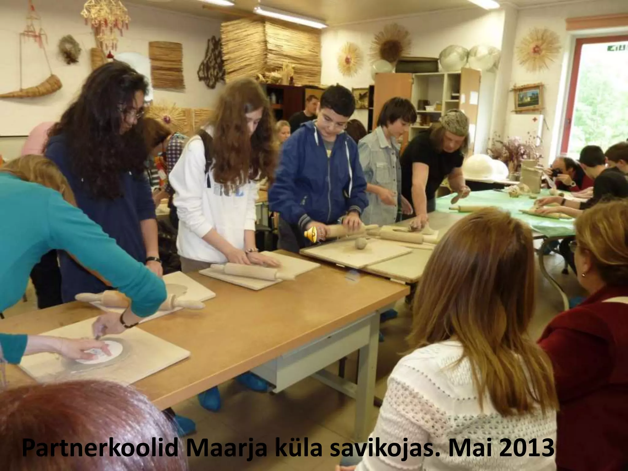 Partnerkoolid Maarja küla savikojas. Mai 2013 
 