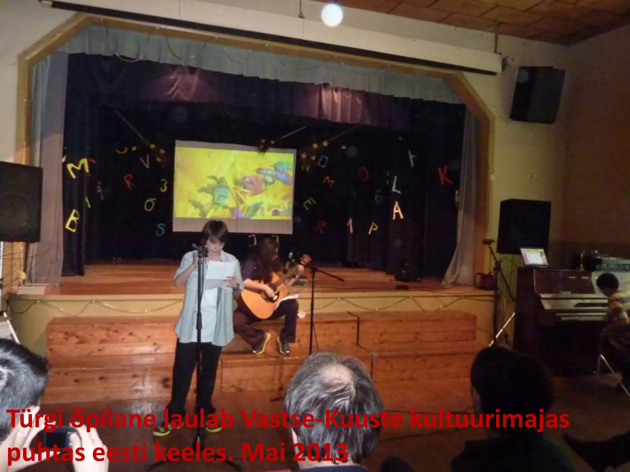 Türgi õpilane laulab Vastse-Kuuste kultuurimajas 
puhtas eesti keeles. Mai 2013 
 