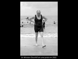 Sir Winston Churchill em uma praia em 1922.
 