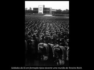 Soldados da SS em formação típica durante uma reunião do Terceiro Reich.
 