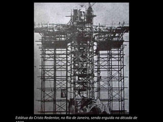 Estátua do Cristo Redentor, no Rio de Janeiro, sendo erguida na década de
 