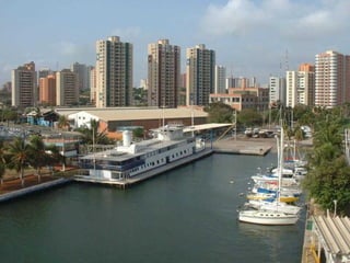La ciudad de Maracaibo se encuentra
ubicada en la llamada Planicie de
Maracaibo, a la entrada del Lago de
Maracaibo, el lago más grande de
Sudamérica. Maracaibo es una ciudad
moderna y dinámica, posee muchos museos
interesantes y hermosos edificios de
arquitectura colonial.
 