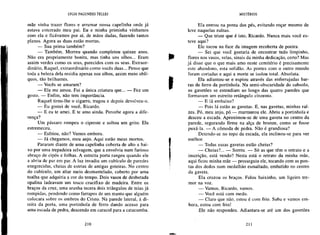 LYGIA FAGUNDES TELLES                                                 MISTÉRIOS


mfie vinha trazer flores e arrumar nossa capelinha onde já             Ela entrou na ponta dos pés, evitando roçar mesmo de
estava enterrado meu pai. Eu e minha priminha vínhamos          leve naquelas ruínas.
com ela e ficávamos por aí, de mãos dadas, fazendo tantos              — Que triste que é isto, Ricardo. Nunca mais você es-
planos. Agora as duas estão mortas.                              teve aqui?
      — Sua prima t m é ?
                     a bm                                              Ele tocou na face da imagem recoberta de poeira.
      — Também. Morreu quando completou quinze anos.                   — Sei que você gostaria de encontrar tudo limpinho,
Não era propriamente bonita, mas tinha uns olhos... Eram         flores nos vasos, velas, sinais da minha dedicação, certo? Mas
assim verdes como os seus, parecidos com os seus. Extraor-      já disse que o que mais amo neste cemitério é precisamente
dinário, Raquel, extraordinário como vocês duas... Penso que     este abandono, esta solidão. As pontes com o outro mundo
toda a beleza dela residia apenas nos olhos, assim meio oblí-    foram cortadas e aqui a morte se isolou total. Absoluta.
quos, tão brilhantes.                                                  Ela adiantou-se e espiou através das enferrujadas bar-
      — Vocês se amaram?                                         ras de ferro da portinhola. Na semi-obscuridade do subsolo,
      — Ela me amou. Foi a única criatura que... — Fez um        os gavetões se estendiam ao longo das quatro paredes que
gesto. — Enfim, não tem importância.                             formavam um estreito retângulo cinzento.
      Raquel tirou-lhe o cigarro, tragou e depois devolveu-o.          — E lá embaixo?
      — Eu gostei de você, Ricardo.                                    — Pois lá estão as gavetas. E, nas gavetas, minhas raí-
      — E eu te amei. E te amo ainda. Percebe agora a dife-      zes. Pó, meu anjo, pó — murmurou ele. Abriu a portinhola e
rença?                                                           desceu a escada. Aproximou-se de uma gaveta no centro da
      Um pássaro rompeu o cipreste e soltou um grito. Ela        parede, segurando firme na alça de bronze, como se fosse
estremeceu.                                                      puxá-la. — A c m d de pedra. Não é grandiosa?
                                                                                  ó oa
      — Esfriou, não? Vamos embora.                                    Detendo-se no topo da escada, ela inclinou-se para ver
      — Já chegamos, meu anjo. Aqui estão meus mortos.           melhor.
      Pararam diante de uma capelinha coberta de alto a bai-           — Todas essas gavetas estão cheias?
xo por uma trepadeira selvagem, que a envolvia num furioso             — Cheias?... — Sorriu. — Só as que têm o retrato e a
abraço de cipós e folhas. A estreita porta rangeu quando ele     inscrição, está vendo? Nesta está o retrato da minha mãe,
a abriu de par em par. A luz invadiu um cubículo de paredes      aqui ficou minha mãe — prosseguiu ele, tocando com as pon-
enegrecidas, cheias de estrias de antigas goteiras. No centro    tas dos dedos num medalhão esmaltado, embutido no centro
do cubículo, um altar meio desmantelado, coberto por uma         da gaveta.
toalha que adquiria a cor do tempo. Dois vasos de desbotada            Ela cruzou os braços. Falou baixinho, um ligeiro tre-
opalina ladeavam um tosco crucifixo de madeira. Entre os         mor na voz.
braços da cruz, uma aranha tecera dois triângulos de teias já          — Vamos, Ricardo, vamos.
rompidas, pendendo como farrapos de um manto que alguém                — Você está com medo.
colocara sobre os ombros do Cristo. Na parede lateral, à di-           — Claro que não, estou é com frio. Suba e vamos em-
reita da porta, uma portinhola de ferro dando acesso para         bora, estou com frio!
uma escada de pedra, descendo em caracol para a catacumba.             Ele não respondeu. Adiantara-se até um dos gavetões

                            210                                                              211
 