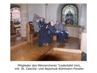 Mitglieder des Männerchores "Liedertafel Verl„ mit St. Caecilia- und Nepomuk-Kühlmann-Fenster
