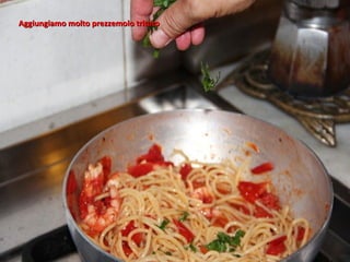 Aggiungiamo molto prezzemolo tritato
 
