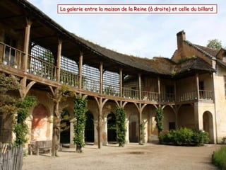 La galerie entre la maison de la Reine (à droite) et celle du billard
 