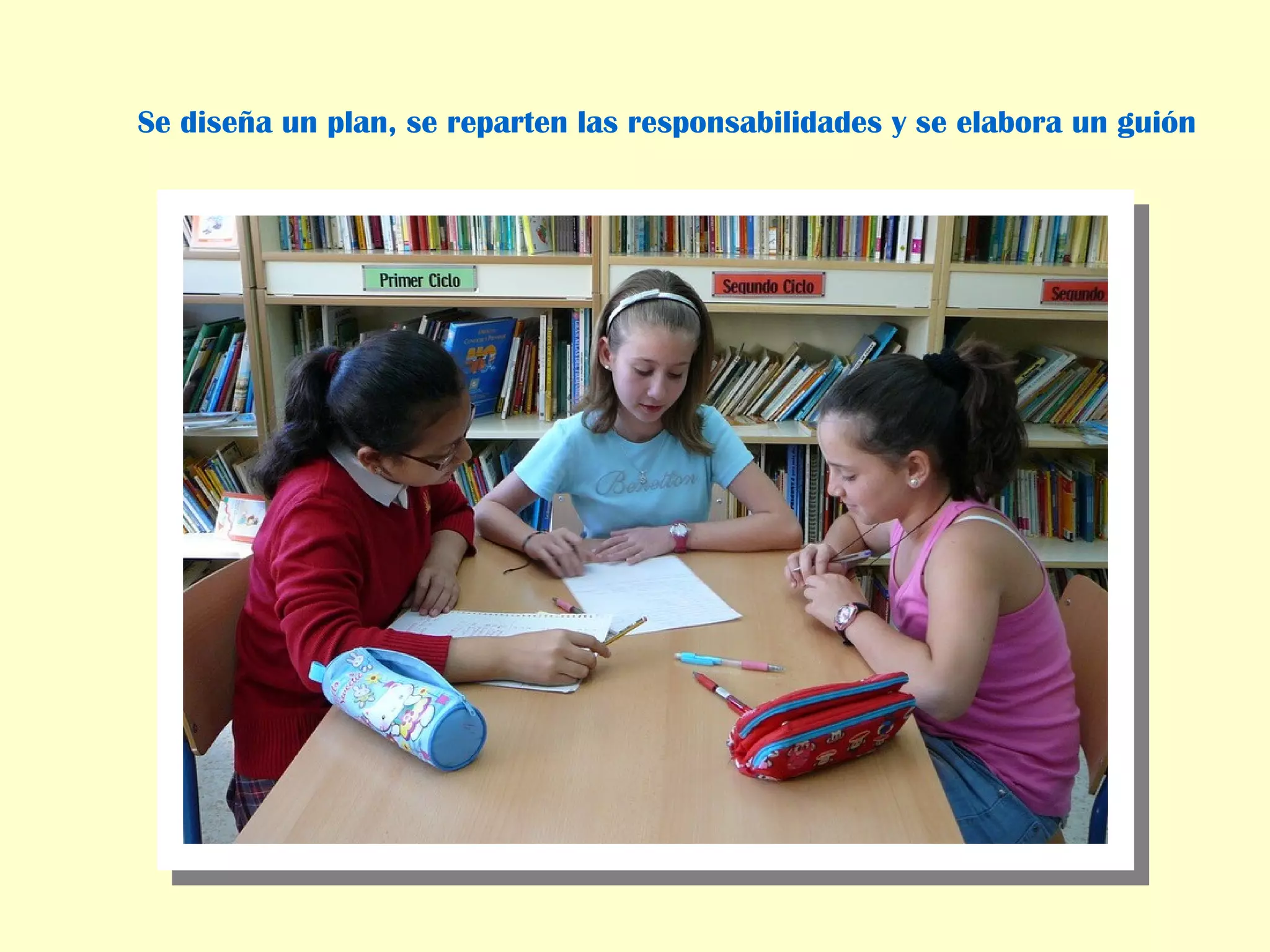 Se diseña un plan, se reparten las responsabilidades y se elabora un guión