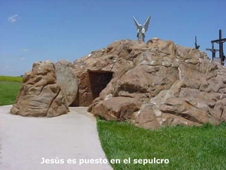 Jesús es puesto en el sepulcro 