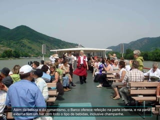Além da beleza e do romantismo, o Barco oferece refeição na parte interna, e na parte externa tem um bar com todo o tipo de bebidas, inclusive champanhe.  