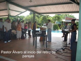 Pastor Álvaro al inicio del retiro de
parejas
 
