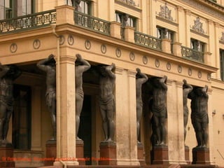 St Petersbourg: Monument jouxtant le musée Pouchkine
 