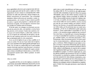 54 Vida en comunidad El día en común 55
ma se aprenderá a discernir qué composiciones del can-
toral son aptas para este tipo de canto y cuáles no. Todo
dogmatismo en este campo es contraproducente. Debe
decidirse en cada caso particular, aunque tampoco de-
bemos convertirnos en iconoclastas. Una comunidad
doméstica deberá esforzarse por aprender a cantar es-
pontáneamente y de corazón el mayor número posible
de cantos. Logrará este propósito si, además del canto
libremente escogido, intercala algunos versículos fijos
que puedan ser cantados entre las lecturas.
Se ha de cantar, sin embargo, no solamente con oca-
sión de los actos de culto, sino también a ciertas horas
fijas del día o de la semana. Cuanto más cantemos, tan-
to mayor será nuestra alegría; y sobre todo, cuanto ma-
yor sea el espíritu de comunidad, de disciplina y de ale-
gría con que cantemos tanto más rica será la bendición
que se derramará sobre la vida comunitaria.
Es la voz de la Iglesia la que se hace audible en el
canto en común. No soy yo el que canta sino la Iglesia,
pero como miembro de la Iglesia puedo participar en su
canto. Así, el canto en común debe servir para ampliar
nuestro horizonte espiritual, para llevarnos a reconocer
nuestra comunidad como un eslabón de la gran comuni-
dad cristiana extendida por toda la tierra, ya unir libre y
gozosamente nuestro canto -débil o potente- al canto
de la Iglesia.
Orar en común
La palabra de Dios, la voz de la Iglesia y nuestra ora-
ción forman una unidad. Hablaremos ahora de la oración
en común. «Si dos de vosotros conviniéreis pedir cual-
quier cosa, os será. concedida por mi Padre que está en
los cielos» (Mt 18, 19). La oración es, de todas las prác-
ticas del cuIto comunitario, la que nos ofrece las mayores
dificultades, pues en ella somos nosotros mismos los
que debemos hablar. Hemos escuchado la palabra de
Dios y hemos podido unirnos al canto de la Iglesia; aho-
ra se trata, en cambio, de orar a Dios en comunidad, y
esta oración debe ser nuestra palabra, nuestra oración
por este día, por nuestro trabajo, por nuestra comuni-
dad, por las miserias y los pecados particulares que pe-
san sobre todos, por las personas que nos están enco-
mendadas. ¿O tal vez no deberíamos pedir nada para
nosotros? ¿Sería inadmisible la necesidad de orar en
común y con nuestras propias palabras por nosotros?
Sea como fuere, es imposible que cristianos llamados a
vivir bajo la autoridad de la palabra no acaben por diri-
gir, también unidos, sus oraciones personales a Dios.
Presentarán a Dios las mismas preces, la misma grati-
tud, la misma intercesión, y deberán hacerlo con ale-
gría y confianza. Deben desaparecer por tanto la timi-
dez y el temor a expresarse libremente ante los demás.
Es preciso dejar que uno de nuestros hermanos dirija a
Dios, sobria y sencillamente, la oración de la comuni-
dad. Igualmente habrá que hacer callar en nosotros to-
da tendencia a juzgar y a criticar a aquel que ora, pues
las débiles palabras que pronuncia las dice en nombre
de Jesucristo. La oración en común es efectivamente el
acto más natural de la vida cristiana comunitaria y,aun-
que es bueno y provechoso que nos esforcemos en con-
servarla en toda su pureza y en su carácter bíblico, no
debemos sin embargo sofocar la libertad de su impulso,
pues el Señor hizo una gran promesa a esta forma de
oración.
 