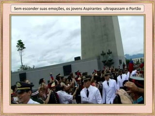 Sem esconder suas emoções, os jovens Aspirantes ultrapassam o Portão
 