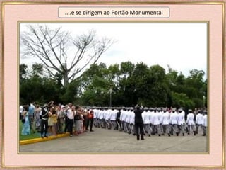 ....e se dirigem ao Portão Monumental
 