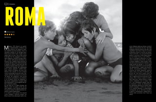 M
essico, 1970. Roma è un quartie-
re medioborghese di Mexico City
che affronta una stagione di gran-
de instabilità economico-politica. Cleo è la
domestica tuttofare di una famiglia bene-
stante che accudisce marito, moglie, nonna,
quattro figli e un cane. Cleo è india, mentre
la famiglia che l’ha ingaggiata è di discen-
denza spagnola e frequenta gringos altolo-
cati. I compiti della giovane domestica non
finiscono mai, e passano senza soluzione di
continuità dal dare il bacio della buonanotte
ai bambini al ripulire la cacca del cane dal
cortiletto di ingresso della casa: quello in cui
il macchinone comprato dal capofamiglia
entra a stento, pestando i suddetti escre-
menti. Perché nel Messico dei primi anni
Settanta tutto coesiste: la nuova ricchezza
come la merda degli animali da cortile, il be-
nessere ostentato dei padroni e la schiavitù
“di nascita” dei nullatenenti. Tutto convive
in un sistema contradditorio ma simbiotico
in cui le tensioni sociali non tarderanno a
farsi sentire, catapultando il recupero delle
terre espropriate in cima all’agenda dei po-
litici in cerca di consensi.
Era dai tempi di Y Tu Mama Tambien che
Alfonso Cuaron non girava un film nel suo
nativo Messico, e sono trascorsi cinque anni
da quando Gravity l’ha definitivamente con-
sacrato al gotha hollywoodiano.
In un bianco e nero pastoso che mescola
ricordi nostalgici e denuncia sociale, con
Roma Cuaron torna alle proprie radici e rac-
DIRETTO DA
ALFONSO CUARON
STREAMING
Alfonso Cuaron
ROMA
conta il Messico della sua infanzia, nonché il
debito di riconoscenza che tutti i figli della
borghesia messicana devono alle tate e alle
“sguattere” che li hanno cresciuti con amore
e devozione. Roma è il suo film più intensa-
mente personale e più provocatoriamente
politico, e racconta un intero Paese attraver-
so il suo frattale minimo, e il più indifeso.
Cleo è un prodigio di efficienza e un conte-
nitore di dolcezza senza fondo, cui attingo-
no senza vergogna e senza scrupoli coloro
che hanno avuto la fortuna di nascere in una
classe sociale più elevata, e i cui avi hanno
contribuito a depredare le risorse del Paese,
che appartenevano - quelle sì per diritto di
nascita - alla popolazione indigena. In lei si
consuma una quieta implosione, quella di
essere umano così stanco di spendersi per
gli altri che “fare finta di essere morta” le
sembra un gioco sorprendentemente piace-
vole. In aggiunta alla sua condizione di india
povera, Cleo è donna: e questo la rende il
paria della terra, inferiore persino a quegli
uomini nullatenenti che le ronzano intor-
no, e che imbottigliano energia vitale per
la rivoluzione a venire, ma dimenticano la
più elementare decenza nei confronti delle
proprie compagne. Il ritratto che Cuaron fa
di un maschile distruttivo e irresponsabile,
contrapposto ad un femminile accuditivo
e aperto al cambiamento, collega Roma a
Gravity nella convinzione che il futuro sia
donna.
Dal 20.01.19
 