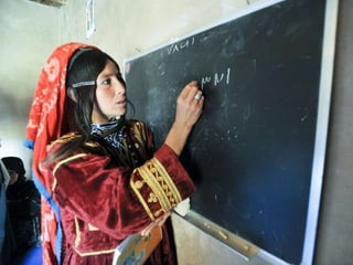 « Je veux que mes filles soient éduquées et sachent lire avant de se marier.
Leur vie sera meilleure ainsi. Nous perdons toute notre enfance lorsque nous
sommes mariées très jeunes. » Fatima, 22 ans, afghane et mariée à 12 ans.
 