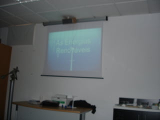 Ao longo da sua projecção os alunos, pela via do diálogo, tentaram responder às várias questões colocadas pelo monitor da visita .  