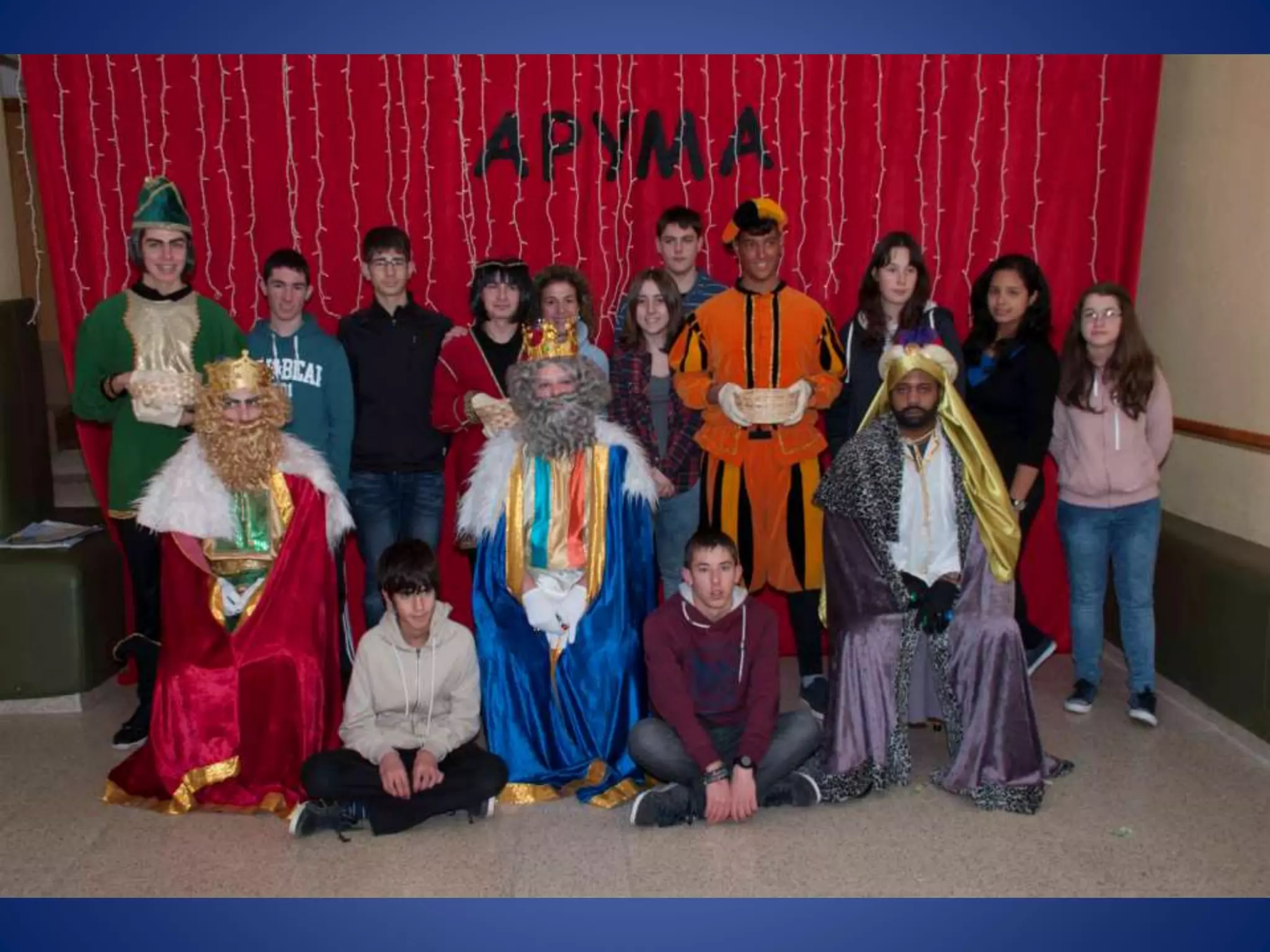 VISITA DE LOS REYES MAGOS AL COLEGIO AMOR DE DIOS BURLADA