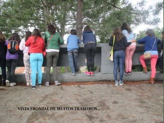 VISTA FRONTAL DE MUITOS TRASEIROS…
 