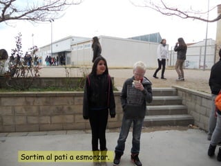 Sortim al pati a esmorzar.
 