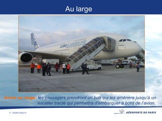 Avion au large:   les passagers prendront un bus qui les amènera jusqu’à un  escalier tracté qui permettra d’embarquer à bord de l’avion. Au large 