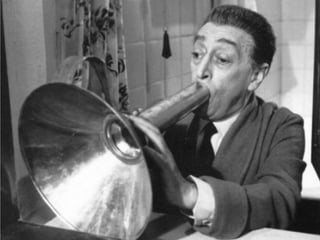 Comunicazione
nel secolo scorso
• Urla il tuo messaggio
• Se urli più forte e più
  volte hai vinto!
 