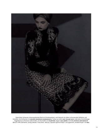 191
diese seite: schwarzes, knieumspielendes kleid mit schulterpolstern, reich bestickt mit silbern schimmernden Pailletten und
kristallen, wie die Booties von MAISON FRANCESCO SCOGNAMIGLIO. turban aus leder: EAST VILLAGE HATS. linke seite: knöchellanges
trägerkleid aus schwarzen lederstreifen, wie die stiefel von VALENTINO. kappe: LARA JENSEN. armreife: PATRICIA VON MUSULIN.
Beauty­tiPP lidschatten „smoky Metallic times nine“, Mascara „opulash optimum Black“ und lippenstift „smoked Purple“ von MAC.
 