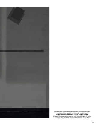 195
Vanillefarbenes Seidengazekleid mit Volants, 3D-Plissés und Netz-
tanktop, wie die Sandalen mit Swarovski Kristallen von
GIVENCHY BY RICCARDO TISCI. Schleier: PIERS ATKINSON.
Frisuren: Olivier de Vriendt. Make-up: Alice Ghendrih; beide für Artlist.
Setdesign: Marie Malterre. Modeassistenz: Antoine Joseph Paoli.
 