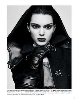 201
diese seite: knielanger dufflecoat aus dunkelblauer Wolle mit schwarzen lederdetails, um 2950 $, von VERSACE. schwarzweiß gestreifte Bluse aus
Baumwollpopeline, um 500 $, von A.F. VANDEVORST. hellgraues netz­tanktop von NIKE (siehe auch seite 207). linke seite: Baumwolltrench, um
1995 $, und overknees von BALENCIAGA. Beauty­tiPP augenbrauenstift „Brow now Brow defining Pencil dark Brunette“, „double Wear infinite
Waterproof eyeliner kohl noir“ und Mascara „little Black Primer“ von ESTÉE LAUDER.
 