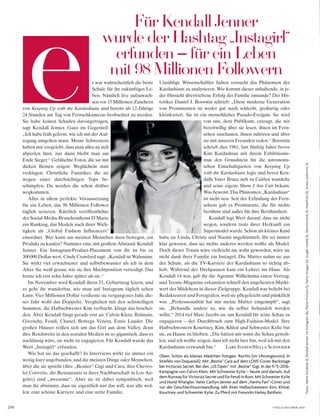 208 VOGUE OKTOBER 2016
Fotos:SølveSundsbø(1),KendallJennerviaInstagram(6),PlanetPicture(1),GettyImages(2),insightmedia(1),Shutterstock(1),Interfoto(1),AnnieLeibovitz(1)
s war wahrscheinlich die beste
Schule für ihr zukünftiges Le-
ben. Nämlich live aufzuwach-
sen vor 15 Millionen Zusehern
von Keeping Up with the Kardashians und bereits als 12-Jährige
24 Stunden am Tag von Fernsehkameras beobachtet zu werden.
Sie habe keinen Schaden davongetragen,
sagt Kendall Jenner. Ganz im Gegenteil:
„Ich habe früh gelernt, wie ich mit der Auf-
regung umgehen muss. Meine Schwestern
haben mir vorgelebt, dass man alles an sich
abperlen lässt, nur dann bleibt man am
Ende Sieger.“ Gefälschte Fotos, die sie mit
dicken Beinen zeigen: Weglächeln statt
verklagen. Christliche Fanatiker, die sie
wegen eines durchsichtigen Tops be-
schimpfen: Da werden die schon drüber
wegkommen.
Alles in allem perfekte Voraussetzung
für ein Leben, das 98 Millionen Follower
täglich sezieren. Kürzlich veröffentlichte
der Social-Media-Branchendienst D’Marie
ein Ranking, das Models nach ihrer Wich-
tigkeit als „Global Fashion Influencers“
einordnet. Wer kann am meisten Menschen dazu bewegen, ein
Produkt zu kaufen? Nummer eins, mit großem Abstand: Kendall
Jenner. Ein Instagram-Product-Placement von ihr ist bis zu
300000 Dollar wert. Cindy Crawford sagt: „Kendall ist Wahnsinn.
Sie wirkt viel erwachsener und selbstbewusster als ich in dem
Alter. Sie weiß genau, wie sie ihre Machtposition verteidigt. Das
lernte ich erst zehn Jahre später als sie.“
Im November wird Kendall ihren 21. Geburtstag feiern, und
es geht ihr wunderbar, wie man auf Instagram täglich sehen
kann. Vier Millionen Dollar verdiente sie vergangenes Jahr, die-
ses Jahr wohl das Doppelte. Verglichen mit den achtstelligen
Summen, die Halbschwester Kim verbucht, klingt das beschei-
den. Aber Kendall fängt gerade erst an: Calvin Klein, Balmain,
Givenchy, Fendi, Chanel, Bottega Veneta, Estée Lauder. Die
großen Häuser reißen sich um das Girl aus dem Valley, denn
ihre Reichweite in den sozialen Medien ist so gigantisch, dass es
nachlässig wäre, sie nicht zu engagieren. Für Kendall wurde das
Wort „Instagirl“ erfunden.
Wie hat sie das geschafft? In Interviews wirkt sie immer ein
wenig kurz angebunden, und die meisten Dinge oder Menschen,
über die sie spricht (ihre „Besties“ Gigi und Cara, ihre Chevro-
let Corvette, die Restaurants in ihrer Nachbarschaft in Los An-
geles) sind „awesome“. Aber sie ist dabei sympathisch, weil
man ihr abnimmt, dass sie eigentlich nur das will, was alle wol-
len: eine schöne Karriere und eine nette Familie.
Unzählige Wissenschaftler haben versucht das Phänomen der
Kardashians zu analysieren. Wie kommt dieser anhaltende, in je-
der Hinsicht übertriebene Erfolg der Familie zustande? Der His-
toriker Daniel J. Boorstin schrieb: „Diese moderne Generation
von Prominenten ist weder gut noch schlecht, großartig oder
kleinkariert. Sie ist ein menschliches Pseudo-Ereignis. Sie wird
von uns, dem Publikum, erzeugt, die wir
bereitwillig über sie lesen, ihnen im Fern-
sehen zuschauen, ihnen zuhören und über
sie mit unseren Freunden reden.“ Boorstin
schrieb dies 1961, fast fünfzig Jahre bevor
Kim Kardashian mit ihrem Exhibitionis-
mus den Grundstein für die astronomi-
schen Einschaltquoten von Keeping Up
with the Kardashians legte und bevor Ken-
dalls Vater Bruce sich zu Caitlyn wandelte
und seine eigene Show I Am Cait bekam.
Was beweist: Das Phänomen „Kardashian“
ist nicht neu. Seit der Erfindung des Fern-
sehens gab es Prominente, die für nichts
berühmt sind außer für ihre Berühmtheit.
Kendall legt Wert darauf, dass sie nicht
wegen, sondern trotz ihrer Herkunft ein
Supermodel wurde. Schon als kleines Kind
habe sie Linda, Christy und Naomi angehimmelt. Ihr sei immer
klar gewesen, dass sie nichts anderes werden wollte als Model.
Doch dieser Traum wäre vielleicht nie wahr geworden, wäre sie
nicht dank ihrer Familie ein Instagirl. Die Mutter nahm sie aus
der Schule, als die TV-Karriere der Kardashians so richtig ab-
hob. Während der Drehpausen kam ein Lehrer ins Haus. Als
Kendall 14 war, gab ihr die Agentur Wilhelmina einen Vertrag,
und Teenie-Magazine erkannten schnell den ungeheuren Markt-
wert des Mädchens in dieser Zielgruppe. Kendall war beliebt bei
Redakteuren und Fotografen, weil sie pflegeleicht und pünktlich
war. „Professionalität hat mir meine Mutter eingeimpft“, sagt
sie. „Behandle andere so, wie du selber behandelt werden
willst.“ 2014 rief Marc Jacobs an, um Kendall für seine Schau zu
engagieren – der Durchbruch zum High-Fashion-Model. Ihre
Halbschwestern Kourtney, Kim, Khloé und Schwester Kylie bat
sie, zu Hause zu bleiben. „Die hätten mir sonst die Schau gestoh-
len, und ich wollte zeigen, dass ich nicht hier bin, weil ich mit den
Kardashians verwandt bin.“ Lars Jensen/Hella Schneider
Für Kendall Jenner
wurde der Hashtag „Instagirl“
erfunden – für ein Leben
mit 98 Millionen Followern
e
Oben: Schon als kleines Mädchen fotogen. Rechts (im Uhrzeigersinn): In
Stiefeln von Dsquared2. Mit „Bestie“ Cara auf dem LOVE-Cover. Backstage
bei Victoria’s Secret. Bei den „US Open“ mit „Bestie“ Gigi. In der F/S-2016-
Kampagne von Calvin Klein. Mit Schwester Kylie – heute und damals. Auf
demRunwayfürVictoria’sSecretundfürFendiinRom.MitSchwesterKylie
und Hund Wrangler. Vater Caitlyn Jenner auf dem „Vanity Fair“-Cover und
vor der Geschlechtsumwandlung. Mit ihren Halbschwestern Kim, Khloé,
Kourtney und Schwester Kylie. Zu Pferd mit Freundin Hailey Baldwin.
 