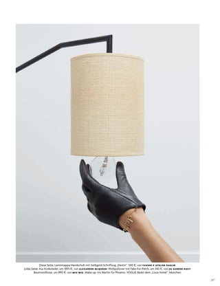 247
diese seite: lammnappa­handschuh mit Gelbgold­schriftzug „destin“, 500 $, von CAUSSE X ATELIER PAULIN.
linke seite: aus krokoleder, um 1895 $, von ALEXANDER MCQUEEN. Wollpullover mit Fake­Fur­Patch, um 340 $, von JIL SANDER NAVY.
Baumwollhose, um 890 $, von MIU MIU. Make­up: iris Martin für Phoenix. VoGue dankt dem „louis hotel“, München.
 