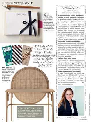22 V O G U E B U S I N E S S
Fotos:ChristineWalker(1);allePreiseunverbindlich
BUSINESS NEWS & STYLE
5 FRAGEN AN...
CHRISTINE WALKER,
TIME-COACH-EXPERTIN
Ihr Unternehmen PLU (Projekt Leitung Unter-
stützung) ist darauf spezialisiert, Assistenten
so zu trainieren, dass ihre Vorgesetzten einen
straffer organisierten Tagesablauf haben. Wie
darf man sich das vorstellen?
Die Grundidee ist, aus Büros Highspeed
Offices zu formen – Chef und Assistenz sol-
len gemeinsam zu einem Winning Team
wachsen. Dazu gehören etwa Zeitanalyse
und Leistungsdiagnostik. Darüber habe ich
auch in meinem gerade erschienenen Buch
Freie Tage in der Chefetage (Redline Verlag,
19,99 4) geschrieben.
Lässt sich das Konzept Zeitgewinn tatsächlich
in sämtlichen Berufssparten realisieren?
Wir sind branchenübergreifend tätig, haben
Rahmenverträge mit führenden Dax-Unter-
nehmen, betreuen aber auch kleine und mit-
telständische Betriebe aus allen Sparten.
Zeit wird häufig großzügig verplempert. Das
geht von ineffektiven Meetings und E-Mail-
Fluten bis hin zum ineffizienten Kommuni-
zieren und Delegieren.
Wie lange dauert so ein Training?
Schon nach 3 bis 8 Sessions kann man eine
Effizienzsteigerung feststellen. Ziel ist, dass
sich der Assistent zum Manager des Chefs
weiterentwickelt und die Vorgesetzten das
auch zulassen. Deshalb ist es wichtig, beim
Coaching den Chef mit einzubeziehen.
Mit welchen Kosten muss man rechnen?
Je nach Trainingsmodul und Anzahl der
Teilnehmer – von 10 bis über 200 – zwischen
490 3/Person und 4600 3/Coaching-Tag.
Wie nutzen Sie selbst Ihre gewonnene Zeit?
Die widme ich meinen beiden Kindern,
dem Reiten und dem Tanzen. RS
Infos: Christinewalker.de
WO BIST DU!?!
Mit den bluetooth-
fähigen Wistiki-
Anhängern lassen sich
vermisste Objekte
tracken und wieder-
finden.50 e.
ANTI-
DIGITAL
Von Kalligrafie-Sets
über Notizbücher
bis hin zu personali-
sierbarem Briefpa-
pier: Der Onlineshop
von Quilllondon.com
ist ein Paradies für
Fans des guten, alten
analogen Schreibens.
ON THE ROAD
mit den wunderschönen
„Luxe City Guides“ und
besondere Orte, Stores
und Restaurants auf
der ganzen Welt
entdecken. Im
Taschenbuch-
format, um 11 $,
und als App.
NATURSCHÖNHEITEineSchei-
be aus Wiener Geflecht macht den „Allegory“-
Schreibtisch zum stilvollen Ziel privater Home-
office-Lösungen. Massives Buchenholz und
geflochtene Weide, H 126 x B 100 x T 73 cm. Von
GamFratesi für GTV Design, 1815 $.
 