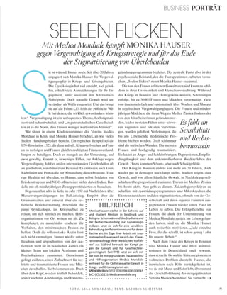 ie ist wütend. Immer noch. Seit über 20 Jahren
engagiert sich Monika Hauser für Vergewal-
tigungsopfer in Kriegs- und Krisengebieten.
Die Gynäkologin hat viel erreicht, viel gehol-
fen, erhielt viele Auszeichnungen für ihr En-
gagement, unter anderem den Alternativen
Nobelpreis. Doch sexuelle Gewalt wird un-
verändert als Waffe eingesetzt. Und das bringt
sie auf die Palme: „Es fehlt der politische Wil-
le bei denen, die wirklich etwas ändern könn-
ten.“ Vergewaltigung ist ein unbequemes Thema, hochstigmati-
siert und schambehaftet, und „in patriarchalischen Gesellschaf-
ten ist es die Norm, dass Frauen weniger wert sind als Männer“.
Wir sitzen in einem Konferenzzimmer des Vereins Medica
Mondiale in Köln, und Monika Hauser berichtet, an wie vielen
Stellen Handlungsbedarf besteht. Ein typisches Beispiel sei die
UN-Resolution 1325, die dazu aufruft, Kriegsverbrechen an Frau-
en zu verfolgen und Frauen gleichberechtigt an Friedensverhand-
lungen zu beteiligen. Doch es mangelt an der Umsetzung, und
zwar gewaltig. Kommt es, in wenigen Fällen, zur Anklage wegen
Vergewaltigung, fehlt es an den internationalen Gerichtshöfen oft
an geschultem, sensibilisiertem Personal. Es existieren auch kaum
Richtlinien und Protokolle zur Abhandlung dieser Prozesse. Trau-
rige Realität sei überdies, so Hauser, dass selbst Soldaten von
Friedenstruppen und NGO-Mitarbeiter nichts dabei finden, Bor-
delle mit oft minderjährigen Zwangsprostituierten zu besuchen.
Begonnen hat alles in Köln im Jahr 1992 mit Nachrichten über
Massenvergewaltigungen im Balkankrieg. Empört über die
Grausamkeiten und entsetzt über die rei-
ßerische Berichterstattung, beschließt die
junge Gynäkologin, ins Kriegsgebiet zu
reisen, um sich nützlich zu machen. Hilfs-
organisationen vor Ort weisen sie ab. Zu
kompliziert, zu aussichtslos erscheint ihr
Vorhaben, den missbrauchten Frauen zu
helfen. Doch die willensstarke Ärztin lässt
sich nicht entmutigen. Immer wieder unter
Beschuss und abgeschnitten von der Au-
ßenwelt, stellt sie im bosnischen Zenica ein
kleines Team aus lokalen Ärztinnen und
Psychologinnen zusammen. Gemeinsam
gelingt es ihnen, einen Zufluchtsort für ver-
letzte und traumatisierte Frauen und Mäd-
chen zu schaffen. Sie bekommen ein Dach
über dem Kopf, werden ärztlich behandelt,
später auch mit Ausbildungs- und Existenz-
gründungsprogrammen begleitet. Der zentrale Punkt aber ist der
psychosoziale Beistand, den die Therapeutinnen zu bieten versu-
chen. „Seelen flicken“ nennt Monika Hauser es einmal.
Die von den Frauen erlittenen Gewalttaten sind kaum zu schil-
dern in ihrer Grausamkeit und Menschenverachtung. Während
des Kriegs in Bosnien und Herzegowina wurden, Schätzungen
zufolge, bis zu 50000 Frauen und Mädchen vergewaltigt. Viele
von ihnen mehrfach und systematisch über Wochen und Monate
in regelrechten Vergewaltigunglagern. Die Frauen und minder-
jährigen Mädchen, die ihren Weg zu Medica Zenica finden oder
von den Mitarbeiterinnen gefunden wer-
den, leiden in vielen Fällen unter schwe-
ren vaginalen und rektalen Verletzun-
gen, wurden gefoltert. Verletzungen, die
bis ans Lebensende medizinische Pro-
bleme bleiben werden. Doch schlimmer
sind die seelischen Wunden. Die meisten
Frauen sind hochgradig traumatisiert.
Sie leiden an Angst- und Schlafstörungen, Depressionen, Empfin-
dungslosigkeit und dem unkontrollierbaren Wiedererleben der
Gewalt. Hinzu kommen Scham-, aber auch Schuldgefühle.
Der Krieg in Bosnien endete vor mehr als 20 Jahren, doch
wieder gut ist deswegen noch lange nichts. Studien zeigen, dass
Gewalt, und vor allem häusliche Gewalt, in Nachkriegsgesell-
schaften überproportional zunimmt. Darum ist Medica Zenica
bis heute aktiv. Nun geht es darum, Zukunftsperspektiven zu
schaffen, mit Ausbildungsprogrammen und Mikrokrediten die
Existenz zu sichern und den stigmatisierten, oftmals von der Ge-
sellschaft und ihren eigenen Familien aus-
gegrenzten Frauen wieder einen Platz im
Leben zu geben. Die Erfolgsberichte von
Frauen, die dank der Unterstützung von
Medica Mondiale zurück ins Leben gefun-
den haben, sind es, die Monika Hauser
auch weiterhin motivieren. „Jede einzelne
Frau, die das schafft, ist schon genug Lohn
für unsere Arbeit.“
Nach dem Ende des Kriegs in Bosnien
wird Monika Hauser und ihren Mitstrei-
terinnen in Deutschland rasch bewusst,
dass sexuelle Gewalt in Krisenregionen ein
weltweites Problem darstellt. Hauser, die
inzwischen nach Köln zurückgekehrt ist,
wo sie mit Mann und Sohn lebt, übernimmt
die Geschäftsführung des neugegründeten
Vereins Medica Mondiale. Sie versucht
71
SEELEN FLICKENMit Medica Mondiale kämpft MONIKA HAUSER
gegen Vergewaltigung als Kriegsstrategie und für das Ende
der Stigmatisierung von Überlebenden
BUSINESS PORTRÄT
HILFREICH
S Es fehlt an
Sensibilität
und Rechts-
bewusstsein
F O T O : L E L A A H M A D Z A I / T E X T : K AT H R I N S C H I F F N E R
Monika hauser wächst in der schweiz auf
und studiert Medizin in innsbruck und
Bologna. schon während des studiums und
der Facharztausbildung zur Gynäkologin
in essen setzt sie sich für eine sensiblere
Behandlung der Patientinnen und für deren
rechte ein. im Zuge ihrer arbeit mit trau­
matisierten Frauen wird sie sich des „Gene­
rationenauftrags ihrer weiblichen Vorfah­
ren“ aus südtirol bewusst: der kampf ge­
gen die Gewalt und für Geschlechter­
gerechtigkeit. seit 1993 setzt sie sich mit
der von ihr mitgegründeten Frauenrechts­
und hilfsorganisation Medica Mondiale
weltweit für die opfer sexueller Gewalt in
kriegs­ und krisenregionen ein.
SPENDENiBan:de92370501980045000163,
Bic: colsde33. Medicamondiale.org
 