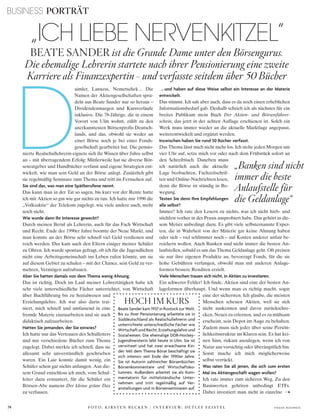 BUSINESS PORTRÄT
74 V o G u e B u s i n e s s
D
aimler, Lanxess, Nemetschek... Die
Namen der Aktiengesellschaften spru-
deln aus Beate Sander nur so heraus –
Dividendenmargen und Kursverläufe
inklusive. Die 78-Jährige, die in einem
Vorort von Ulm wohnt, zählt zu den
anerkanntesten Börsenprofis Deutsch-
lands, und das, obwohl sie weder an
einer Börse noch je bei einer Fonds-
gesellschaft gearbeitet hat. Die pensio-
nierte Realschullehrerin eignete sich ihr Wissen über Jahre selbst
an – mit überragendem Erfolg: Mittlerweile hat sie diverse Bör-
senratgeber und Handbücher verfasst und eigene Strategien ent-
wickelt, wie man sein Geld an der Börse anlegt. Zusätzlich gibt
sie regelmäßig Seminare zum Thema und tritt im Fernsehen auf.
Sie sind das, was man eine Spätberufene nennt.
Das kann man in der Tat so sagen, bis kurz vor der Rente hatte
ich mit Aktien so gut wie gar nichts zu tun. Ich hatte mir 1996 die
„Volksaktie“ der Telekom zugelegt, wie viele andere auch, mehr
noch nicht.
Wie wurde dann Ihr Interesse geweckt?
Durch meinen Beruf als Lehrerin, auch für das Fach Wirtschaft
und Recht. Ende der 1990er Jahre boomte der Neue Markt, und
man konnte an der Börse sehr schnell viel Geld verdienen und
reich werden. Das kam auch den Eltern einiger meiner Schüler
zu Ohren. Ich wurde spontan gefragt, ob ich für die Jugendlichen
nicht eine Arbeitsgemeinschaft ins Leben rufen könnte, um sie
auf diesem Gebiet zu schulen – mit der Chance, sein Geld zu ver-
mehren, Vermögen aufzubauen.
Aber Sie hatten damals von dem Thema wenig Ahnung.
Das ist richtig. Doch im Lauf meiner Lehrertätigkeit habe ich
sehr viele unterschiedliche Fächer unterrichtet, von Wirtschaft
über Buchführung bis zu Sozialwesen und
Erziehungslehre. Ich war also darin trai-
niert, mich schnell und umfassend in eine
fremde Materie einzuarbeiten und sie auch
didaktisch aufzuarbeiten.
Hatten Sie jemanden, der Sie einwies?
Ich hatte nur das Vertrauen des Schulleiters
und mir verschiedene Bücher zum Thema
zugelegt. Dabei merkte ich schnell, dass sie
allesamt sehr unverständlich geschrieben
waren. Ein Laie konnte damit wenig, ein
Schüler schon gar nichts anfangen. Aus die-
sem Grund entschloss ich mich, vom Schul-
leiter dazu ermuntert, für die Schüler ein
Börsen-Abc namens Der kleine grüne Dax
zu verfassen.
…und haben auf diese Weise selbst ein Interesse an der Materie
entwickelt.
Das stimmt. Ich sah aber auch, dass es da noch einen erheblichen
Informationsbedarf gab. Deshalb schrieb ich als nächstes für ein
breites Publikum mein Buch Der Aktien- und Börsenführer-
schein, das jetzt in der achten Auflage erschienen ist. Solch ein
Werk muss immer wieder an die aktuelle Marktlage angepasst,
weiterentwickelt und ergänzt werden.
Inzwischen haben Sie rund 50 Bücher verfasst.
Das Thema lässt mich nicht mehr los. Ich stehe jeden Morgen um
vier Uhr auf, setze mich vor oder nach dem Frühstück sofort an
den Schreibtisch. Daneben muss
ich natürlich auch die aktuelle
Lage beobachten, Fachzeitschrif-
ten und Online-Nachrichten lesen,
denn die Börse ist ständig in Be-
wegung.
Testen Sie denn Ihre Empfehlungen
alle selbst?
Immer! Ich rate den Lesern zu nichts, was ich nicht hieb- und
stichfest vorher in der Praxis ausprobiert habe. Das gehört in die-
sem Metier unbedingt dazu. Es gibt viele selbsternannte Exper-
ten, die in Wahrheit von der Materie gar keine Ahnung haben
oder sich – viel schlimmer noch – auf Kosten anderer unfair be-
reichern wollen. Auch Banken sind nicht immer die besten An-
laufstellen, sobald es um das Thema Geldanlage geht. Oft preisen
sie nur ihre eigenen Produkte an, bevorzugt Fonds, für die sie
hohe Gebühren verlangen, obwohl man mit anderen Anlage-
formen bessere Renditen erzielt.
Viele Menschen trauen sich nicht, in Aktien zu investieren.
Ein schwerer Fehler! Ich finde, Aktien sind eine der besten An-
lageformen überhaupt. Und wenn man es richtig macht, sogar
eine der sichersten. Ich glaube, die meisten
Menschen scheuen Aktien, weil sie sich
nicht auskennen und davor zurückschre-
cken, Neues zu erlernen, und es zu mühsam
erscheint, sein Depot im Auge zu behalten.
Zudem muss sich jeder über seine Persön-
lichkeitsstruktur im Klaren sein. Es hat kei-
nen Sinn, riskant anzulegen, wenn ich von
Natur aus vorsichtig oder überängstlich bin.
Sonst mache ich mich möglicherweise
selbst verrückt.
Was raten Sie all jenen, die sich zum ersten
Mal ins Aktiengeschäft wagen wollen?
Ich rate immer zum sicheren Weg. Zu den
Basiswerten gehören unbedingt ETFs.
Dabei investiert man nicht in einzelne
„ICH LIEBE NERVENKITZEL”
BEATE SANDER ist die Grande Dame unter den Börsengurus.
Die ehemalige Lehrerin startete nach ihrer Pensionierung eine zweite
Karriere als Finanzexpertin - und verfasste seitdem über 50 Bücher
„Banken sind nicht
immer die beste
Anlaufstelle für
die Geldanlage“
HOCH IM KURS
Beate sander kam 1937 in rostock zur Welt.
Bis zu ihrer Pensionierung arbeitete sie in
süddeutschland als realschullehrerin und
unterrichtete unterschiedliche Fächer wie
Wirtschaft und recht, erziehungslehre und
sozialwesen. die ehemalige ddr­hockey­
Jugendmeisterin lebt heute in ulm. sie ist
verwitwet und hat zwei erwachsene kin­
der. Mit dem thema Börse beschäftigt sie
sich intensiv seit ende der 1990er Jahre.
sie ist autorin zahlreicher Börsenbücher,
Börsenkommentare und Wirtschaftsko­
lumnen. außerdem arbeitet sie als kom­
mentatorin für mittelständische unter­
nehmen und tritt regelmäßig auf Ver­
anstaltungen und in Börsenseminaren auf.
F O T O : K I R S T E N B E C K E N / I N T E R V I E W: D E T L E F F E I S T E L
 