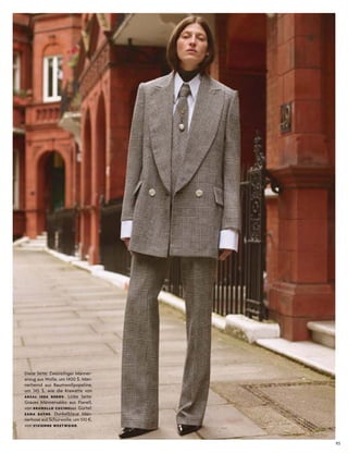 93
diese seite: Zweireihiger Männer­
anzug aus Wolle, um 1400 $, Män­
nerhemd aus Baumwollpopeline,
um 145 $, wie die krawatte von
ABZAL ISSA BEKOV. linke seite:
Graues Männersakko aus Flanell,
von BRUNELLO CUCINELLI. Gürtel:
ZANA BAYNE. dunkelblaue Män­
nerhose aus schurwolle, um 510 $,
von VIVIENNE WESTWOOD.
 