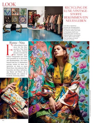 VOGUE.DE / VOGUE OKTOBER 2016102
Fotos:www.ankabardeleben.com(1);allePreiseunverbindlich
look
Links: Blick in die Berliner
Boutique des 2014 gegründeten
Labels. Unten: Zwei Seidenkimo-
nos, 1750 bzw. 1650 §, eine seide-
ne Wendejacke, 1650 §, eine
Seidenbluse, 520 §, ein Rock aus
Seidentüll, 1850 §, und ein Baum-
wollrock, 580 §. Tasche, 650 §.
Frisur und Make-up: Anja El
Sawaf für Les Artists.
E
in Recycling der beson-
deren Art: Die Desi-
gnerinnen Nina Kuhn
und Rianna Nektaria
Kounou verwenden für
ihre Entwürfe guter-
haltene Vintagetücher und -stoffe
und verwandeln sie in Accessoires
und Kleidungsstücke. Ein Gobe-
linstoff, Ende des 19. Jahrhunderts
gefertigt, kommt bei ihnen bei-
spielsweise als Jacke zu neuen
Mode-Ehren. Das stilistische Mar-
kenzeichen des Duos: farbenfreu-
dige Muster und Motive, die in
Patchworkoptik eine opulent le-
bensfrohe Anmutung erhalten.
Rianna +nina
REcycling DE
luxE: vintAgE-
stoffE
BEkoMMEn Ein
nEuEs lEBEn
 
