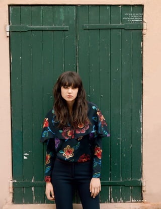 БЛУЗКА ИЗ ШЕЛКА
С ЛЮРЕКСОМ,
ХЛОПКОВЫЕ БРЮКИ,
ВСЕ BURBERRY.
B E N R A Y N E R
 