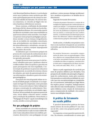 ○○○○○○○○○○○○○○○○○○○○○○○○○○○○○○○○○○○○○○○○○○○○○○○○○○○○○○○○○○○○○○○○○○○○○○○○○○○○○○○○○○○○○
212
Projeto pedagógico: por quê, quando e como – EJA
PAINEL 17
cola Municipal Barbosa Romeo, é a articulação
entre raça e pobreza como variáveis que defi-
nem a participação precoce da criança no mer-
cado de trabalho de Salvador. No interior des-
sa conjuntura, os vínculos já frágeis dos nú-
cleos familiares dificilmente resistem.
Nesse contexto, a definição da identidade
do Projeto IIê Ori, desenvolvido na Escola Mu-
nicipal Barbosa Romeo, foi construída a partir
da idéia da sociedade como uma totalidade na
qual nossos alunos estão inseridos. Isso impli-
cou pensar numa proposta pedagógica que pu-
desse atender a essas crianças integralmente,
não só no âmbito de conteúdos conceituais,
mas, principalmente, em relação aos conteú-
dos procedimentais e atitudinais, em que éti-
ca, valores e estética estejam impregnando
toda a prática da escola.
Acreditamos que o movimento próprio do
processo de construção do conhecimento deve
permear a sala de aula, possibilitando ao alu-
no aprender pensando.
O papel da teoria nesse processo é o de for-
necer subsídios para que o professor observe
e reflita melhor sobre sua prática e perceba em
quais pressupostos ela está respaldada. A in-
tervenção do professor no processo educativo
é fundamental, no sentido de orientar a busca
de soluções, por meio da apresentação de no-
vas informações e desafios a partir de estraté-
gias pedagógicas.
Esse ponto de vista dá grande ênfase ao va-
lor da atividade grupal, ressaltando-se a coope-
ração em lugar da competição, como princípio
básico. A troca entre alunos é fator indispensá-
vel para a construção do conhecimento. Den-
tro dos grupos envolvidos em atividades signi-
ficativas, há necessidade de expressar pontos de
vista, trocar idéias e discutir meios e modos
para a resolução de problemas. Dessa forma, a
“Pedagogia de Projeto”, opção metodológica da
escola, atendeu a esses princípios.
Por que pedagogia de projetos
Numa sociedade em constante transforma-
ção, o conhecimento é cada vez mais volátil e fle-
xível. Como educadores deste novo milênio, pre-
cisamos desenvolver uma pedagogia em que
professor e aluno possam dialogar problemati-
zar e atualizar as questões e os desafios do co-
nhecimento.
Segundo Fernando Hernandez:
A função do projeto é favorecer a criação de es-
tratégias de organização dos conhecimentos es-
colares em relação: 1. ao tratamento da informa-
ção; e 2. à relação entre os diferentes conteúdos
em torno de problemas ou hipóteses que facili-
tem aos alunos a construção de seus conheci-
mentos, a transformação da informação proce-
dente dos diferentes saberes disciplinares em
conhecimentos próprios (Hernández, 1998: 61).
Sendo assim, o trabalho com projetos cons-
titui-se em excelente situação de uso social dos
conteúdos, que são desenvolvidos de forma sig-
nificativa.
Os projetos favorecem o necessário compro-
misso do aluno com sua aprendizagem. O fato
de o objetivo ser compartilhado desde o início
e de haver um produto final em torno do qual
o trabalho de todos se organiza, contribui mui-
to mais para o engajamento do aluno nas tare-
fas, como um todo (MEC, PCN, v. 2, 1997).
Optou-se pela organização do currículo por
meio de projetos didáticos por disciplina. Essa
perspectiva de trabalho não pressupõe a fragmen-
tação do conhecimento, muito pelo contrário.
Está pautada na multirreferencialidade do currí-
culo, que tem sua epistemologia na complexida-
de e no movimento, defendida por Edgar Morin.
Ela implica pensar complexo, dialogicamente,
indo além da visão interdisciplinar, e entende as
ações didáticas como criação de instrumentos
para a compreensão da realidade e do conheci-
mento nas múltiplas relações.
A prática de letramento
na escola pública
É possível desenvolver práticas de letra-
mento dentro da escola pública? E nas clas-
ses de EJA, como essa proposta pode ser as-
segurada?
As respostas a essas questões parecem ób-
vias. No entanto, considerando os rumos que
 