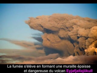 La fumée s'élève en formant une muraille épaisse  et dangereuse du volcan  Eyjafjallajökull   
