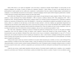 Tubino (1992) refere-se a um “esporte da Antiguidade”, assim como destaca o surgimento do chamado “Esporte Moderno” no século passado, em uma
perspectiva pedagógica, sem restringir os aspectos de disputas das competições. Entretanto, o ideário olímpico do esporte foi sendo abalado pela busca de
profissionalismo no esporte, gerando com isso, conflito entre o amadorismo e o profissionalismo. Como não se admitia em hipótese alguma o profissionalismo nas
competições, os casos identificados eram passíveis de severas punições. A perspectiva padagógica inicial do esporte moderno desaparecia gradativamente e mantinha-
se ainda o preconceito em relação à prática desportiva feminina, por muito tempo mantido.
        Busco refletir sobre a Educação Física escolar, considerando os aspectos negativos da supervalorização do esporte competitivo (Tubino, 1992), bem como as
tendências e correntes da Educação Física brasileira (Ghiraldelli Jr., 1988), em especial as tendências militarista (1930 -1945), pedagogicista (1945 - 1964) e
Competitivista (1964 - 1985 aproximadamente). Minha intenção é estabelecer relações com a formação do professor de Educação Física e compreender as influências
históricas nas características da Educação Física escolar. Para Ghiraldelli Jr., é necessário que a periodicidade das tendências seja entendida com cautela, já que as
mesmas, embora só se explicitem em uma dada época, já estão latentes em épocas anteriores e, além disso, tendências que aparentemente desapareceram são
incorporadas por outras. Ressalte-se ainda a distância entre a teoria e o que de fato ocorre na prática, ou seja, nas aulas. Para Ghiraldelli (1988): “O problema também é
complexo quando desejamos entender a organização mental dos professores de Educação Física. Todas essas tendências são mais ou menos incorporadas, e estão vivas
nas cabeças dos professores atuais. Eles são absorvidos em forma de amálgama e, não raro, levam a um ecletismo pouco produtivo.” (p.16)
        Não é fácil, então, compreender as influências no processo de formação dos professores de Educação Física. Nos anos 70 e 80, período da Tendência
Competitivista, houve uma forte influência da prática do desporto escolar competitivo, marcado pela realização dos Jogos Escolares Brasileiros - JEBs,
descaracterizando-se quase que totalmente a Educação Física escolar, tanto nas séries em que se recomendava a iniciação desportiva, ou seja, de 5ª a 8ª série do
primeiro grau, como na prática do desporto nas séries do segundo grau. Secundarizou-se, então, o caráter formativo e pedagógico da Educação Física, praticamente
restrito às primeiras séries do primeiro grau, cujo ensino, no entanto, foi deixado quase que totalmente a cargo de professores sem a devida qualificação, com formação
apenas em magistério de segundo grau.
        Ainda que muitos sejam os autores que contestem os benefícios de um esporte voltado unicamente para os resultados, na escola, as aulas de Educação Física
também instituíram os resultados de forma muito arraigada. Contudo, a reação dos intelectuais da área não deixou de provocar uma revisão conceitual do esporte,
influenciando também a revisão de conceitos e posturas na prática da Educação Física escolar. Tal perspectiva pode ser constatada, na década de oitenta e na virada da
de noventa, por parte de muitos autores - professores e pesquisadores que se posicionaram em defesa da valorização de uma Educação Física mais humanista e mais
educativa.
        A partir dos anos noventa, o esporte adquire importância social mais expressiva. O movimento esportivo mundial cresceu e expandiu-se, com o conseqüente
aumento de sua relevância social. Valorizam-se, inevitavelmente, as práticas de atividades físicas, inclusive as escolares. O esporte é revisto nos ambientes escolares,
                                                                                                                                                                      21
 