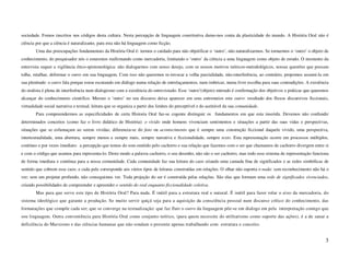 sociedade. Fomos inscritos nos códigos desta cultura. Nesta percepção de linguagem constitutiva damo-nos conta da plasticidade do mundo. A História Oral não é
ciência por que a ciência é naturalizante, para esta não há linguagem como ficção.
        Uma das preocupações fundamentais da História Oral é: termos o cuidado para não objetificar o ‘outro’, não naturalizarmos. Se tornarmos o ‘outro’ o objeto de
conhecimento, do pesquisador nós o estaremos reafirmando como mercadoria, limitando o ‘outro’ da ciência a uma linguagem como objeto de estudo. O momento da
entrevista requer a vigilância ético-epistemológica: não dialogarmos com nosso desejo, com os nossos motivos teóricos-metodológicos, nossas questões que possam
tolhe, retalhar, deformar o outro em sua linguagem. Com isso não queremos re-invocar a velha parcialidade, não-interferência, ao contrário, propomos assumi-la em
sua plenitude: o outro fala porque estou escutando em diálogo numa relação de entrelaçamentos, num imbricar, numa livre escolha para suas contradições. A existência
do oralista é plena de interferência num dialogismo com a existência do entrevistado. Esse ‘outro’(objeto) mirrado é confirmação dos objetivos e práticas que queremos
alcançar do conhecimento cientifico. Mesmo o ‘outro’ no seu discurso deixa aparecer em seus entremeios este outro: resultado dos fluxos discursivos ficcionais,
virtualidade social narrativa e textual, leitura que se organiza a partir dos limites do perceptível e do aceitável da sua comunidade.
        Para compreendermos as especificidades de certa Historia Oral faz-se cogente distinguir os fundamentos em que esta inserida. Devemos não confundir
determinados conceitos (como faz o livro didático de História): o vivido onde homens vivenciam sentimentos e situações a partir das suas vidas e perspectivas,
situações que se esfumaçam ao serem vividas; diferencia-se do fato ou acontecimento que é sempre uma construção ficcional daquele vivido, uma perspectiva,
intertextualidade, uma abertura, sempre menos e sempre mais, sempre narrativa e ficcionalidade, sempre texto. Esta representação ocorre em processos múltiplos,
contínuo e por vezes imediato: a percepção que temos do som emitido pelo cachorro e sua relação que fazemos com o ser que chamamos de cachorro divergem entre si
e com o código que usamos para representa-lo. Deste modo a palavra cachorro, o seu desenho, não são o ser cachorro, mas todo esse sistema de representação funciona
de forma imediata e contínua para a nossa comunidade. Cada comunidade faz sua leitura do caos criando uma camada fina de significados e as redes simbólicas de
sentido que cobrem esse caos; e cada pele corresponde aos vários tipos de leituras construídas em relações. O olhar não suporta o nada: sem reconhecimento não há o
ver; sem um projetar profundo, não conseguimos ver. Toda projeção do ser é construída pelas relações. São elas que formam uma rede de significados vivenciados,
criando possibilidades de compreender e apreender o sentido do real enquanto ficcionalidade coletiva.
        Mas para que serve este tipo de História Oral? Para nada. É inútil para a estrutura real e natural. É inútil para fazer rolar o eixo da mercadoria, do
sistema ideológico que garante a produção. Se muito servir quiçá seja para a aquisição da consciência pessoal num discurso crítico do conhecimento, das
formatações que compõe cada ser; que se converge na textualização: que faz fluir o outro da linguagem põe-se em dialogo em pela interpretação comigo que
sou linguagem. Outra conveniência para História Oral como conjunto teórico, (para quem necessite do utilitarismo como suporte das ações), é a de sanar a
deficiência do Marxismo e das ciências humanas que não sondam o presente apenas trabalhando com estrutura e conceito.


                                                                                                                                                                    3
 