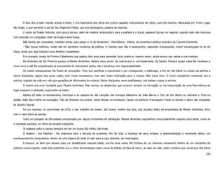 A Seis deu a todo mundo acesso à farda. E era fascinante aos olhos dos jovens aqueles instrumentos de cobre, ouro-de-mentira, fabricados em Turim, lugar
tão longe, a que somente o pai de Seu Argemiro Filardi, que era estrangeiro, poderia se reportar.
        O preto da finada Pretinha, com pouco tempo, além de mostrar embocadura para a palheta e o bocal, passava Quinau no regente, quando este não marcava
com precisão um compasso cheio de fusas e semi-fusas.
        Não tardou ser convidado, modesto ainda, para pegar a 15 de Novembro - filarmônica - Vitória, da correntina política contrária do Coronel Clemente.
        - Não houve melhora, mode não ter serventia mudança de política. O homem que não é severgonho, nascendo monarquista, morre monarquista na lei de
Deus, ainda que seja lutando cuma Antônio Conselheiro.
        Era ciumada, inveja de Firmino Cabelereiro que gastou dois anos para aprender tocar pratos e, mesmo assim, ainda errava nas valsas e nos maxixes.
        De Ambrósio de Siá Pretinha passou a Mestre Ambrósio. Mestre duas vezes: da marcenaria e, principalmente, da banda. Embora quase nada lhe rendesse o
novo carco e até lhe prejudicasse as encomenda da marcenaria pobre, ele o encarava com responsabilidade.
        Os meses subsequentes lhe foram de provações. Teve que sacrificar a marcenaria e por conseguinte, o estômago, a fim de não falhar no ensaio da artinha a
vários discípulos, alguns dos quais rudes, com muito entusiasmo, mas sem maior inclinação para a música. Não havia livro. O único compêndio conhecido era a
artinha, copiado de mão em mão por gerações de aficionados da música. Vários discípulos, semi-analfabetos, mal podiam copiar a artinha.
        O ensino era uma novidade para Mestre Ambrósio. Mas venceu os obstáculos que ocorrem sempre na formação ou na ressurreição de uma filarmônoca de
lugar pequeno e atrasado, superando-os todos.
        Ajeitou Zé Neto no bombardino, Henrique e os rapazes de Jão Lampião nas trompas Joãozinho de João Barros e Toin de Seu Bento no clarinete e Tonil no
pistão; João Boca-Velha na marcação; Tião de Amanda nos pratos; Celso Afonso no trombone; Cessin no barítono Francisquim Fiscal no bombo e assim até completar
as dozoito figuras.
        Foi um sucesso, na quermesse de 1932, o seu trabalho de meses. Jão Guará, mestre das Seis, que duvidou tanto da empreitada de Mestre Ambrósio, ficou
com o rabo entre as pernas.
        Todo um passado de dificuldade compensado por alguns momentos de satisfação. Mestre Ambrósio cascavilhou minuciosamente naquela dura tarde, como se
o cantasse saudoso, ao ritmo da enxada fustigante.
        Já esatava velho e jamais pensara em ter um ocaso tão infeliz, tão triste.
        O destino - era fatalista - lhe reservara para a década de quarenta, fim da vida, a injustiça de seua amigos, a desmoralização e resultante desta, um
enclausuramento compulsório, dentro de uma tapera de onde só saía para a roça distante, de madrugada.
        A lavoura, se bem que pesava para um desabituado naquela idade, era-lhe duas vezes útil Furtava de um doloroso isolamento dentro de um mocambo de
pobreza compungente, onde dois pretinhos nus e cheio de lombrigas roíam cacos de telhas, torrões de barro, ao lado da mãe, pobre rendeira que arrancava dos bilros

                                                                                                                                                              60
 