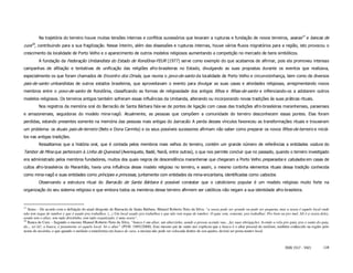 Na trajetória do terreiro houve muitas tensões internas e conflitos sucessórios que levaram a rupturas e fundação de novos terreiros, searas37 e bancas de
cura38, contribuindo para a sua fragilização. Nesse ínterim, além das dissessões e rupturas internas, houve vários fluxos migratórios para a região, isto provocou o
crescimento da localidade de Porto Velho e o aparecimento de outros modelos religiosos aumentando a competição no mercado de bens simbólicos.
         A fundação da Federação Umbandista do Estado de Rondônia-FEUR (1977) serve como exemplo do que acabamos de afirmar, pois ela promoveu intensas
campanhas de afiliação e tentativas de unificação das religiões afro-brasileiras no Estado, divulgando as suas propostas durante os eventos que realizava,
especialmente os que foram chamados de Encontro dos Orixás, que reunia o povo-de-santo da localidade de Porto Velho e circunvizinhança, bem como de diversos
pais-de-santo umbandistas de outros estados brasileiros, que aproveitavam o evento para divulgar as suas casas e atividades religiosas, arregimentando novos
membros entre o povo-de-santo de Rondônia, classificando as formas de religiosidade dos antigos filhos e filhas-de-santo e inflenciando-os a adotarem outros
modelos religiosos. Os terreiros antigos também sofreram essas influências da Umbanda, alterando ou incorporando novas tradições às suas práticas rituais.
         Nos registros da memória oral do Barracão de Santa Bárbara fala-se de pontes de ligação com casas das tradições afro-brasileiras maranhenses, paraenses
e amazonenses, seguidoras do modelo mina-nagô. Atualmente, as pessoas que compõem a comunidade do terreiro desconhecem essas pontes. Elas foram
perdidas, estando presentes somente na memória das pessoas mais antigas do barracão. A perda desses vínculos favoreceu as transformações rituais e trouxeram
um problema: os atuais pais-de-terreiro (Beto e Dona Carmita) e os seus possíveis sucessores afirmam não saber como preparar os novos filhos-de-terreiro e iniciá-
los nas antigas tradições.
         Ressaltamos que a história oral, que é contada pelos membros mais velhos do terreiro, contém um grande número de referências a entidades voduns do
Tambor de Mina que pertencem à Linha de Queviosó (Averequete, Badé, Nanã, entre outras), o que nos permite concluir que no passado, quando o terreiro investigado
era administrado pelos membros fundadores, muitos dos quais negros de descendência maranhense que chegaram a Porto Velho preparados e catulados em casas de
cultos afro-brasileiros do Maranhão, havia uma influência desse modelo religioso no terreiro, e assim, o mesmo continha elementos rituais dessa tradição conhecida
como mina-nagô e suas entidades como príncipes e princesas, juntamente com entidades da mina-encantaria, identificadas como caboclos.
         Observando a estrutura ritual do Barracão de Santa Bárbara é possível constatar que o catolicismo popular é um modelo religioso muito forte na
organização do seu sistema religioso e que embora todos os membros desse terreiro afirmem ser católicos não negam a sua identidade afro-brasileira.



37
   Seara – De acordo com a definição do atual dirigente do Barracão de Santa Bárbara, Manoel Roberto Neto da Silva: “a seara pode ser grande ou pode ser pequena, mas a seara é aquele local onde
não tem toque de tambor e que é usado pra trabalhos. (...) Um local usado pra trabalhos e que não tem toque de tambor. O guia vem, somente, pra trabalhar. Pro bem ou pro mal. Ali é a seara deles,
aonde tem o altar, tem tudo direitinho, tem tudo organizado, é uma seara”.
38
   Banca de Cura – Segundo o mesmo Manoel Roberto Neto da Silva, “banca é um altar, um altarzinho, aonde a pessoa acende sua... faz suas obrigações. Acende a vela pro guia, pra o santo do guia,
do.., sei lá!; a banca, é justamente só aquele local. Só o altar” (PVH: 19/01/2000). Este mesmo pai de santo nos explicou que a banca é o altar pessoal do médium, também conhecido na região pelo
nome de mesinha, e que quando o médium a transforma em banca de cura, a mesma não pode ser colocada dentro do seu quarto, deverá ser posta noutro local.



                                                                                                                                                                      ISSN 1517 - 5421         118
 