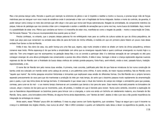 Mas o boi precisa dançar solto. Percebo o quanto por exemplo na síndrome do pânico o ser é impelido a reeditar a morte e a loucura, e precisa lançar mão de forças
instintivas para se reerguer num novo modo de existência onde é conclamado a lidar com a fragilidade de forma integrada. Aceitar a morte do controle, da garantia, é
poder dançar como criança no meio dos animais que vêm atiçar o boi para que reviva sob forças sobrenaturais. Resgate da animalidade, do componente instintivo da
psique, trata-se de patologia que nos convida a lidar com o inesperado e aceitar a vastidão de sensações que a carne nos traz, numa busca da totalidade. Aqui, morrer
é a possibilidade de estar vivo. Pânico que conclama ao horror e à maravilha de estar vivo, manifesta-se como o resgate da paixão – morte e ressurreição de Cristo.
Diz Fernando Pessoa: “Só a loucura incompreendida leva avante para os Céus”.
       Preciso confessar, no entanto, que o preparo dessas palavras foi me enfeitiçando mais para os confins da cultura sulista do que da clínica psiquiátrica, de
modo que peço para que conservem na verdade essa idéia de pano-de-fundo de minha reflexão, à medida em que em primeiro plano falarei um pouco mais desse
embate Puer-Senex no Boi-de-Mamão.
       Então é isso. Seu dono da casa, vou pedir licença pra uma fala que, espero, seja muito simples e talvez se afaste um tanto da clínica psiquiátrica, embora
conserve esse broto. Minha esperança é de que tenha a simplicidade com alma que eu enxergava naquela festa e quero continuar enxergando no mundo hoje e a
cada dia. Tem uma imagem que me acompanhou na gestação dessa fala, e eu os convido a participar dela: é a deliciosa sensação de ser carregado no alto para
conseguir enxergar de uma altura privilegiada mas conservando a pureza dos olhos infantis. A idéia é essa. Carregar e elevar a criança explorando algumas nuances
regionais do Boi de Mamão com a finalidade da busca dessa vivência de contato grande-pequeno, forte-fraco, senil-infantil, vivido-a viver, passado-futuro, tradição-
espontaneidade, e etc.
       O nome Boi de Mamão tem pelo menos duas versões. A primeira, mais concreta, justificada pelo fato de que fazia-se miniaturas do boi numa construção de
bambu onde era colocado um mamão verde como cabeça do animal, e uns palitinhos como chifres. A outra versão, de maior riqueza simbólica, fala do Mamão como
“aquele que mama”. Na minha pesquisa encontrei folcloristas e brincantes que explicavam essa versão de diferentes formas. Ora Boi-Mamão era o próprio terneiro
separado precocemente da vaca para que ela mantivesse a produção do leite por mais tempo, de sorte que o boizinho passava muito rapidamente da amamentação
para o pasto, e por isso tinha dores de barriga terríveis. O interessante é que nesse caso o ritual dos homens do campo era instigar o animalzinho para que pulasse,
corresse, para curar-se do mal -- e ao mesmo tempo chamava-se um curandeiro que benzia o boi para ele sarar. Esse mesmo ritual está presente na brincadeira de
cutucar, atiçar o boneco do boi para que se movimente, pule, dê pinotes, à medida em que é benzido para reviver. Numa outra vertente, encontrei a explicação de
que os fazendeiros disponibilizavam os boizinhos jovens para brincar com a criançada, e como era ainda um bichicho em aleitamento materno, era chamado de Boi
Mamão. Seria, assim, uma brincadeira entre filhotes, de alguma forma ainda dependentes, com “dentes de leite”, atados à mãe e por isso a tão grande importância da
integração da simbologia do crescer.
       Ainda assim, esses “filhotes” pouco têm de indefesos. E nisso eu pego carona com Santo Agostinho, que considera: “Daqui se segue que o que é inocente na
criança é a debilidade dos órgãos infantis, mas nunca da alma”. Não é difícil constatar o quanto um bebezinho nada deixa a dever na experiência da paixão, ou da

                                                                                                                                                                118
 